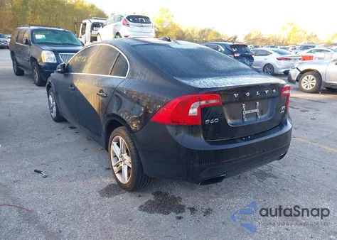 2015 Volvo S60 Premier из США, поврежденный, VIN YV1612TK4F1345481